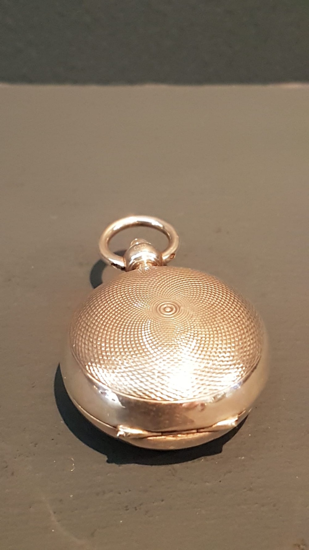Edwardian Engine Turned Silver Sovereign Case