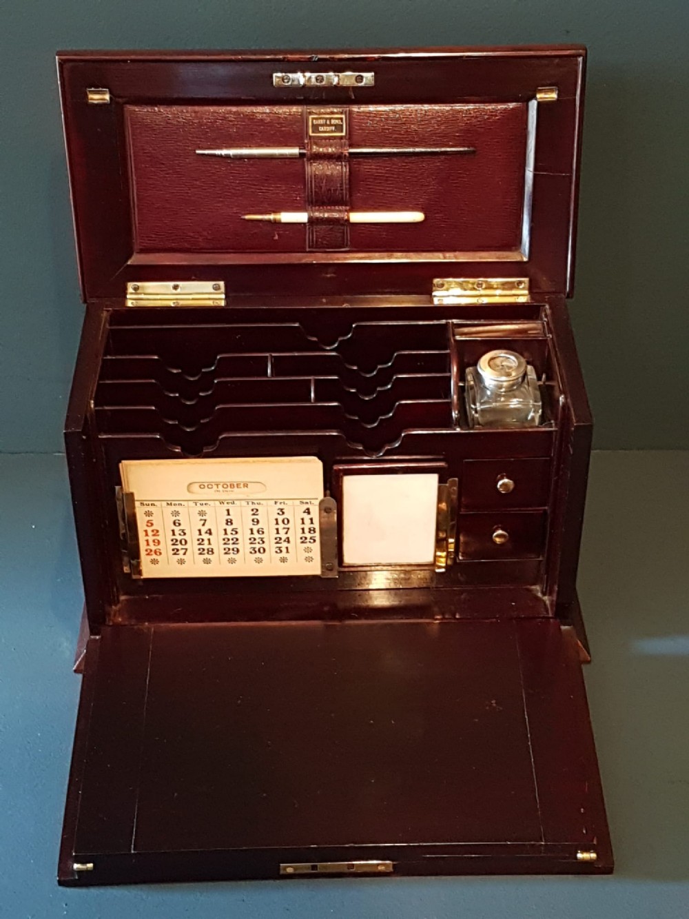 Fine Quality Inlaid Rosewood Stationary Box