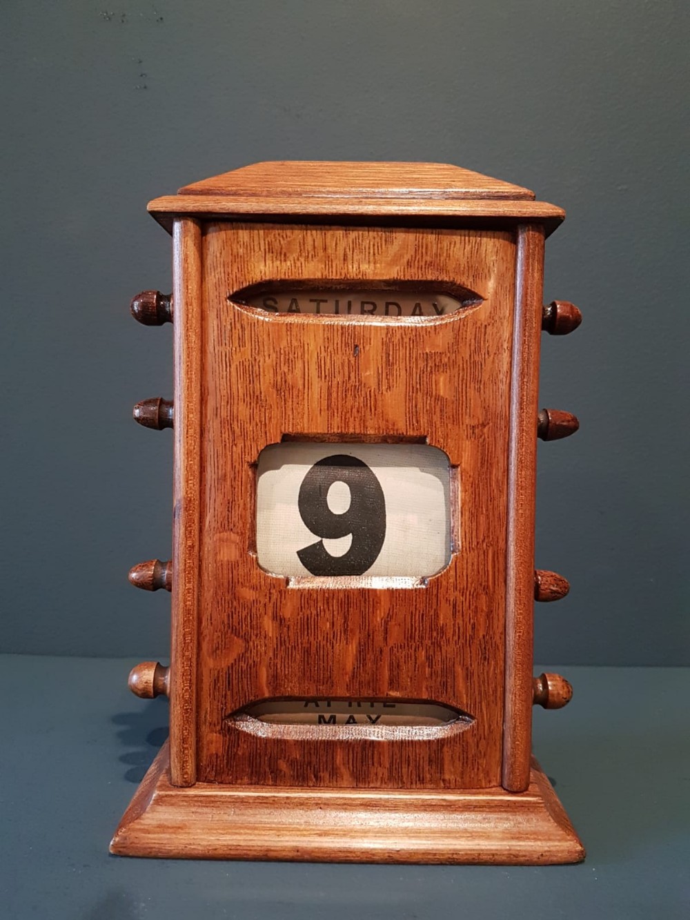 Edwardian Oak Perpetual Desk Calendar