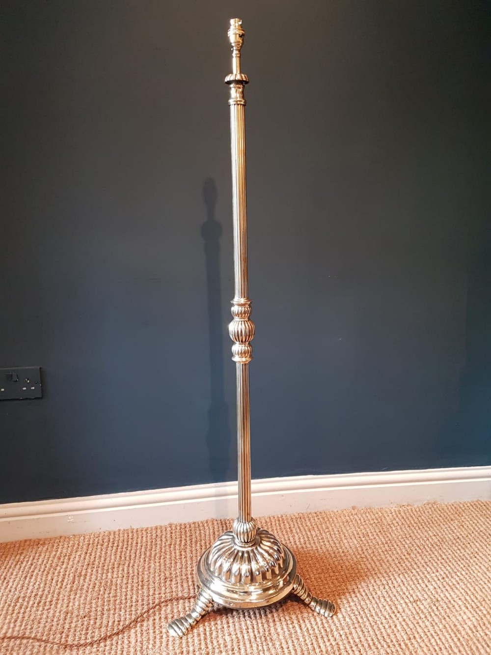 Edwardian Cast Brass Rise and Fall Lamp Standard