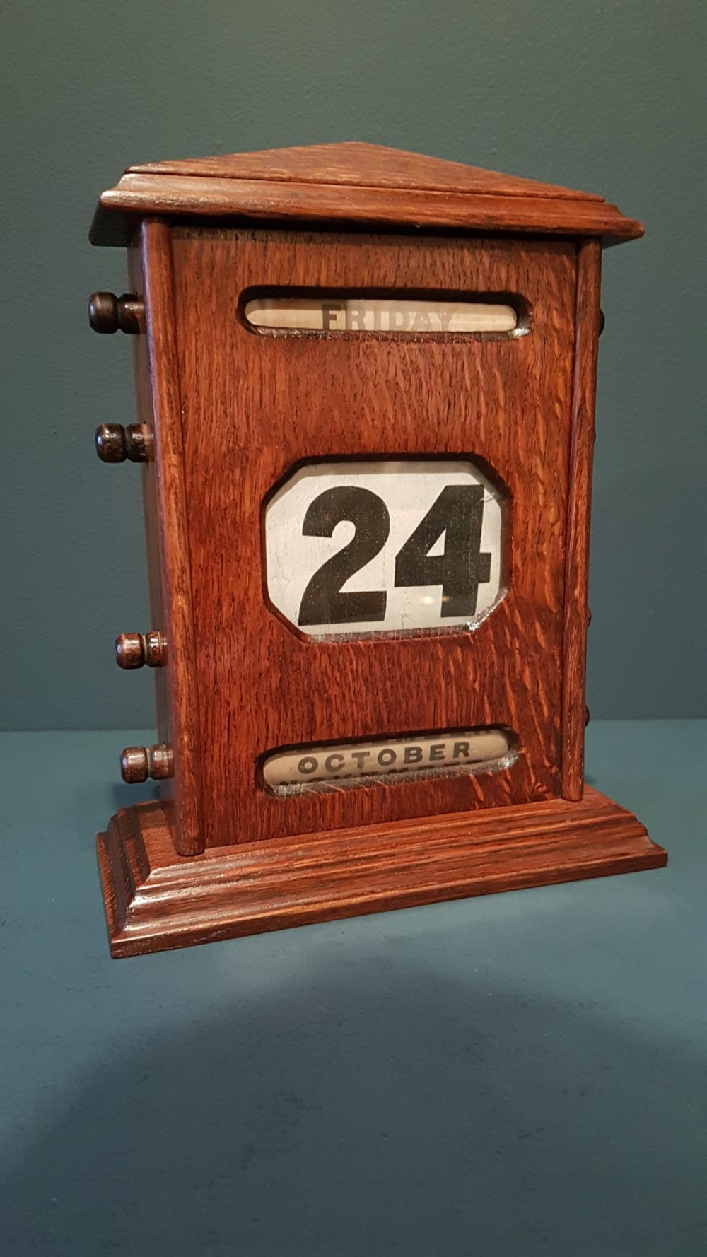 Large Edwardian Oak Perpetual Desk Calendar