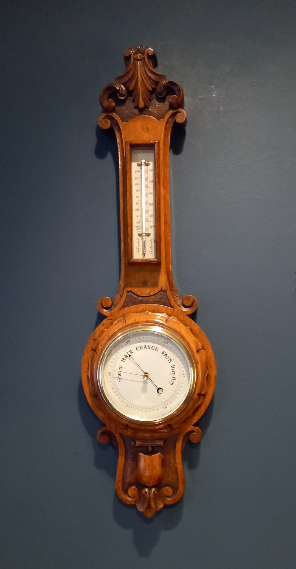 SUPERB SMALL VICTORIAN POLISHED OAK BANJO BAROMETER