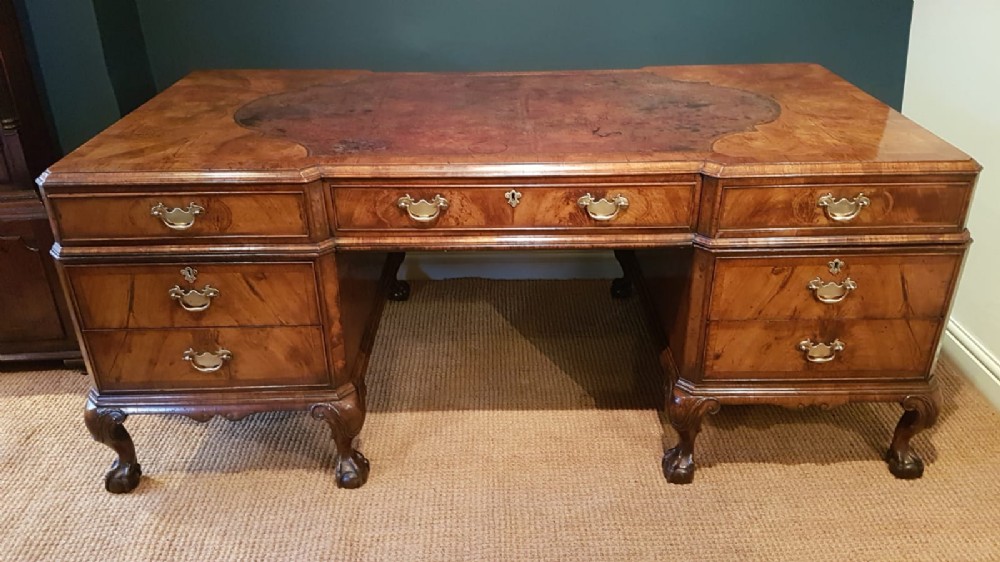 Fine Quality Edwardian Walnut Partners Desk