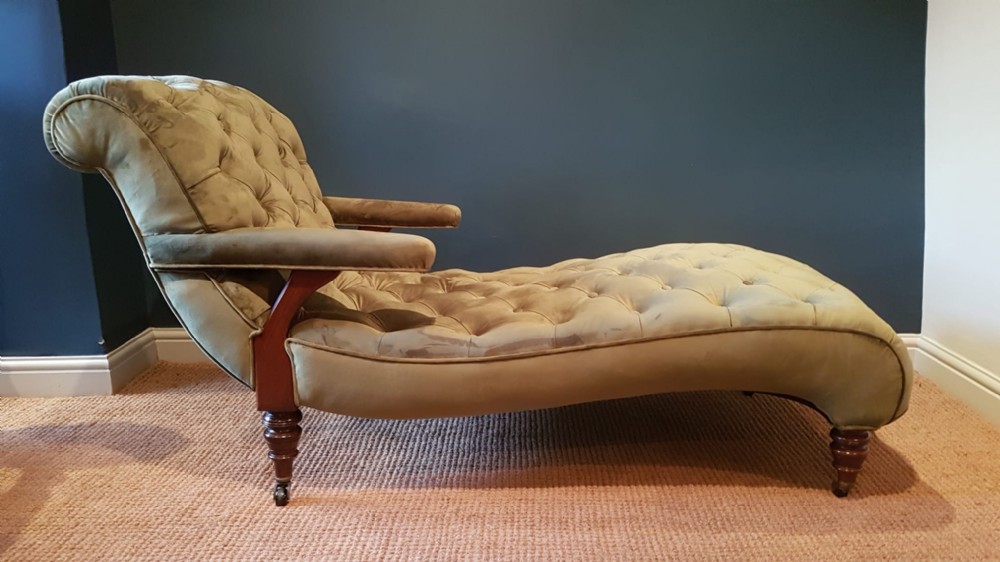 Superb Victorian Walnut Framed Chaise Longue