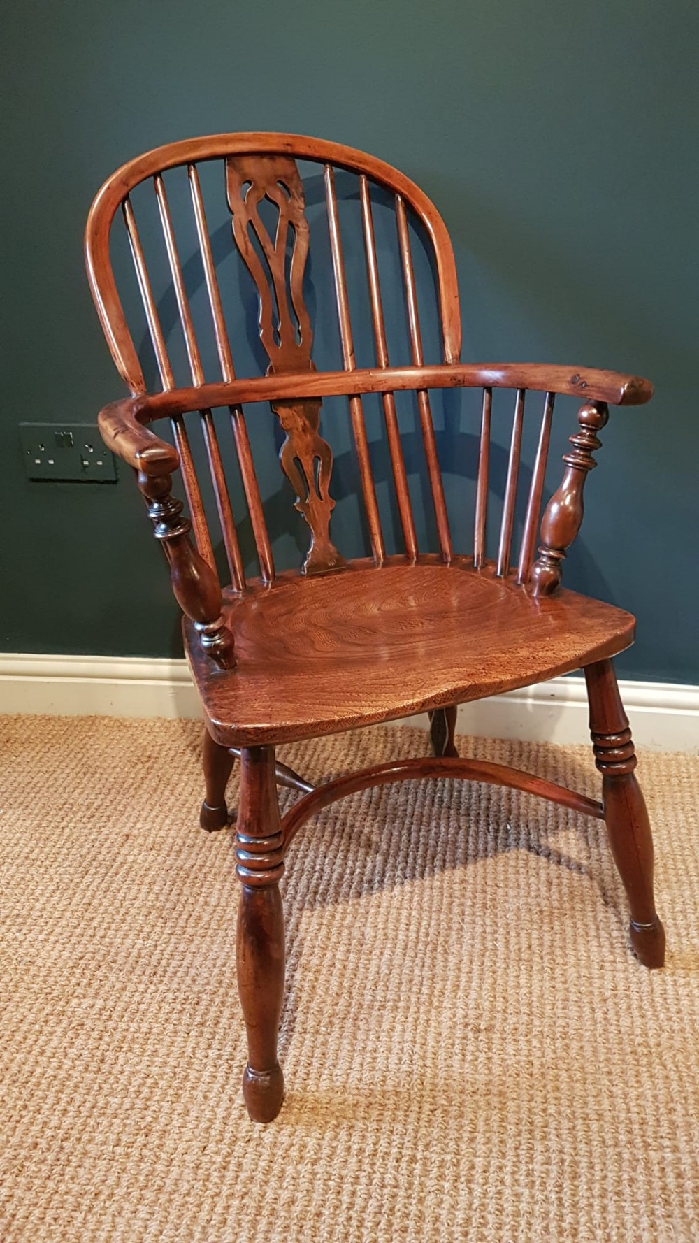 Early Victorian Yew Wood Windsor Chair