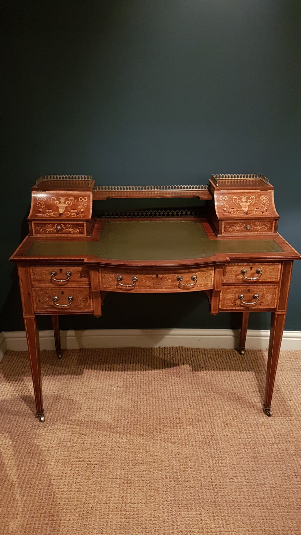 Fine Quality Victorian Rosewood Carlton House Desk