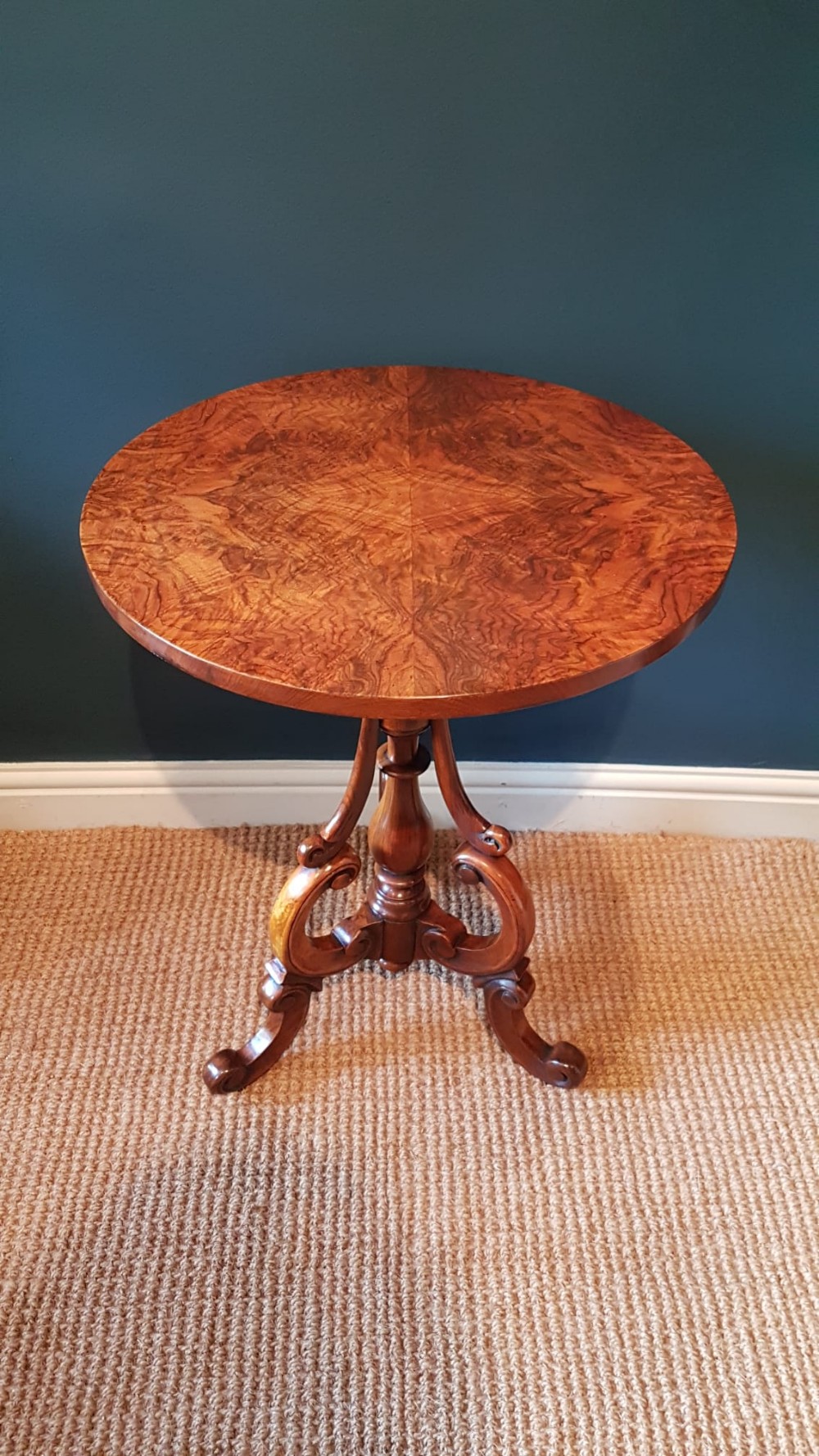 Fine Victorian Burr Walnut Lamp Table