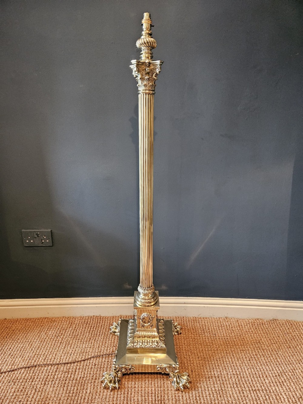 Outstanding Quality Victorian Brass Lamp Standard
