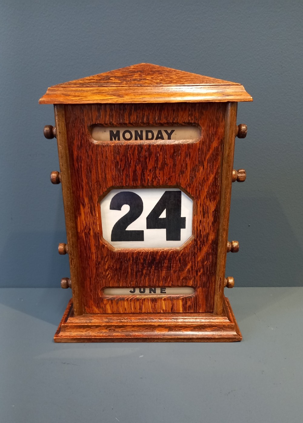 Large Edwardian Oak Perpetual Desk Calendar