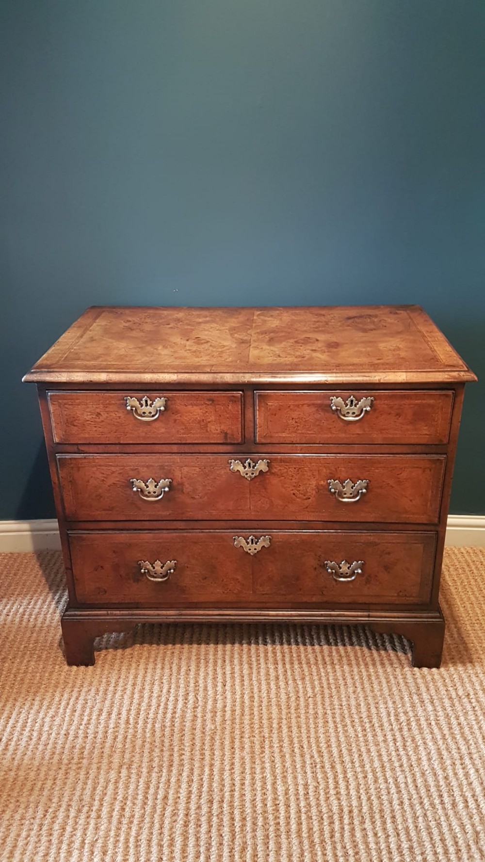 Georgian Walnut Chest of drawers