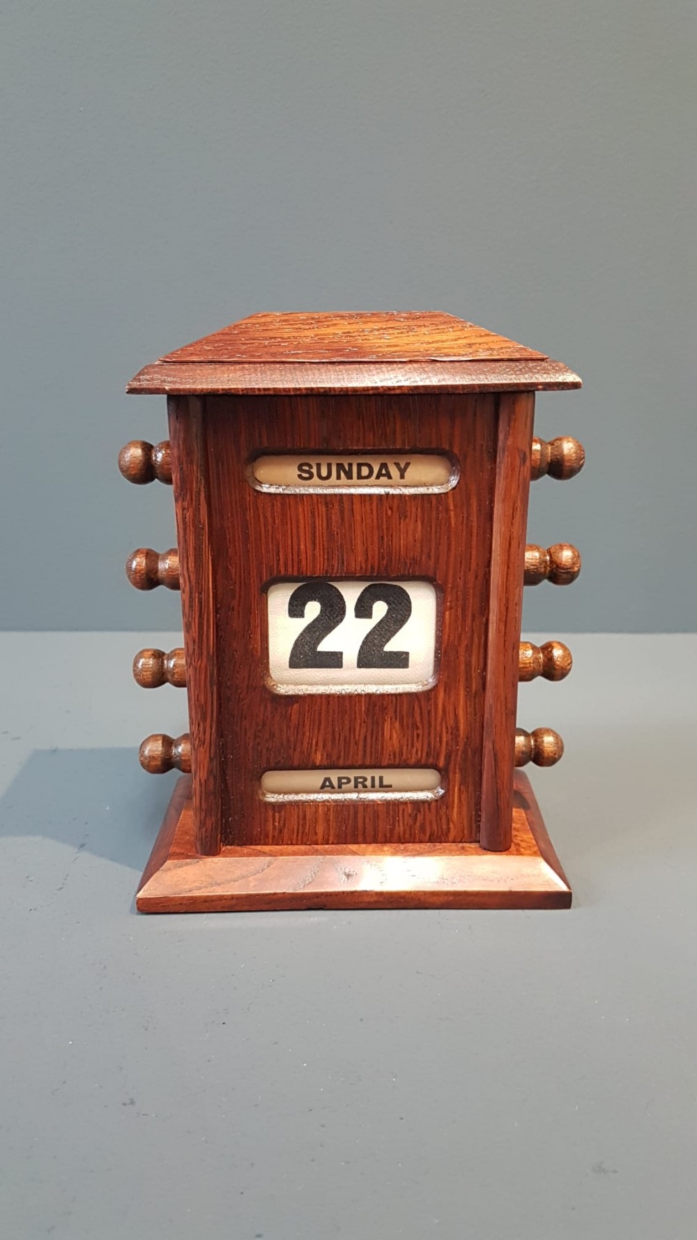 Edwardian Oak Perpetual Desk Calendar
