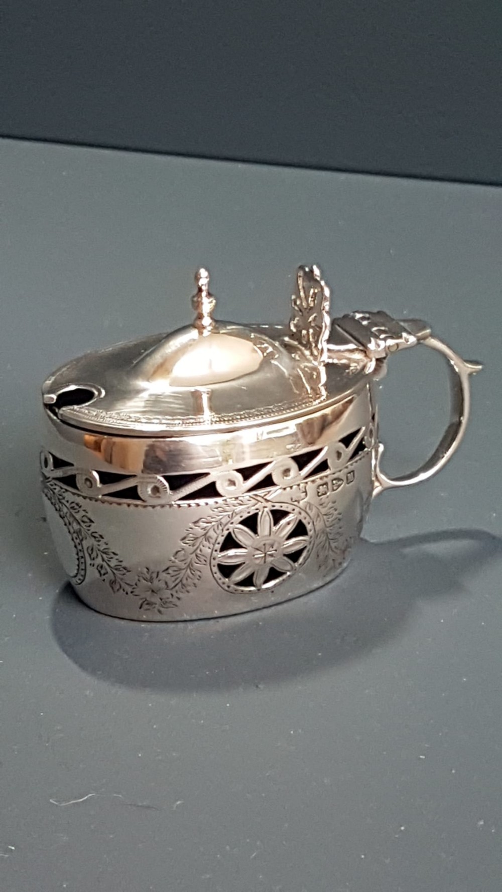 Fine Quality Victorian Chester Silver Mustard Pot
