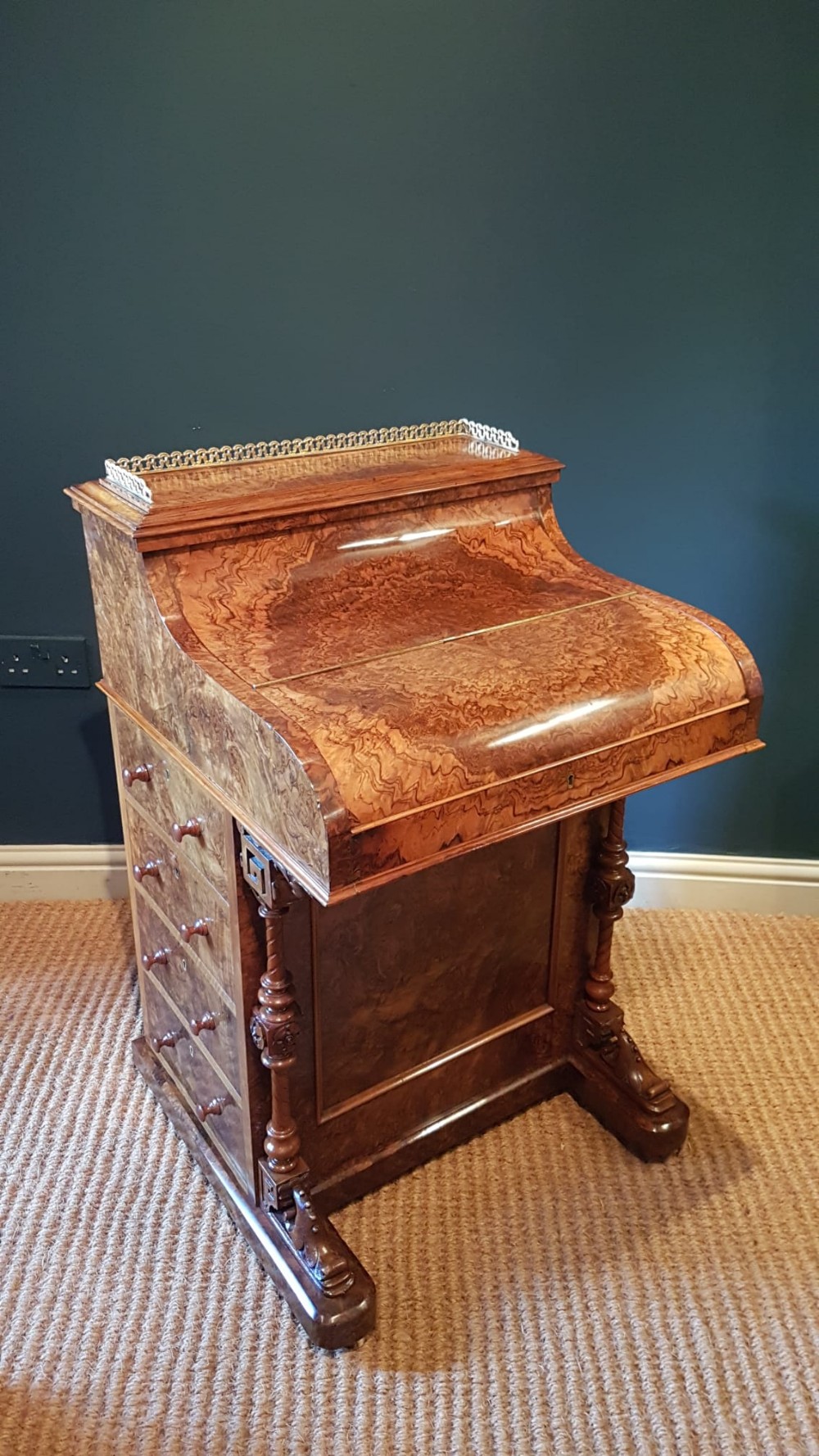 Fine Quality Victorian Burr Walnut Harlequin Davenport
