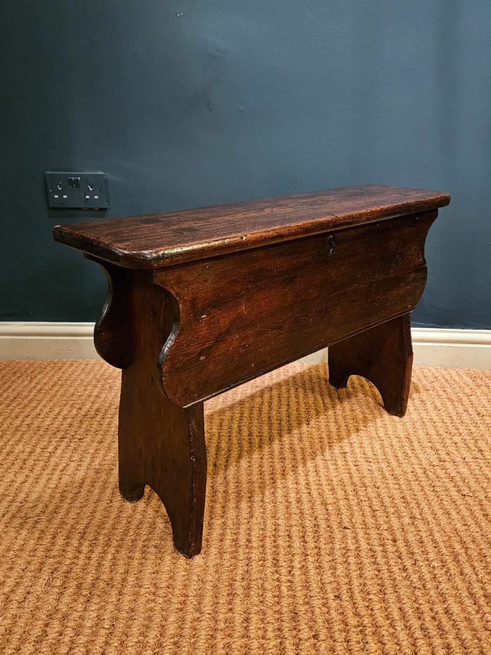 George III Pine and Elm Six Plank Coffer