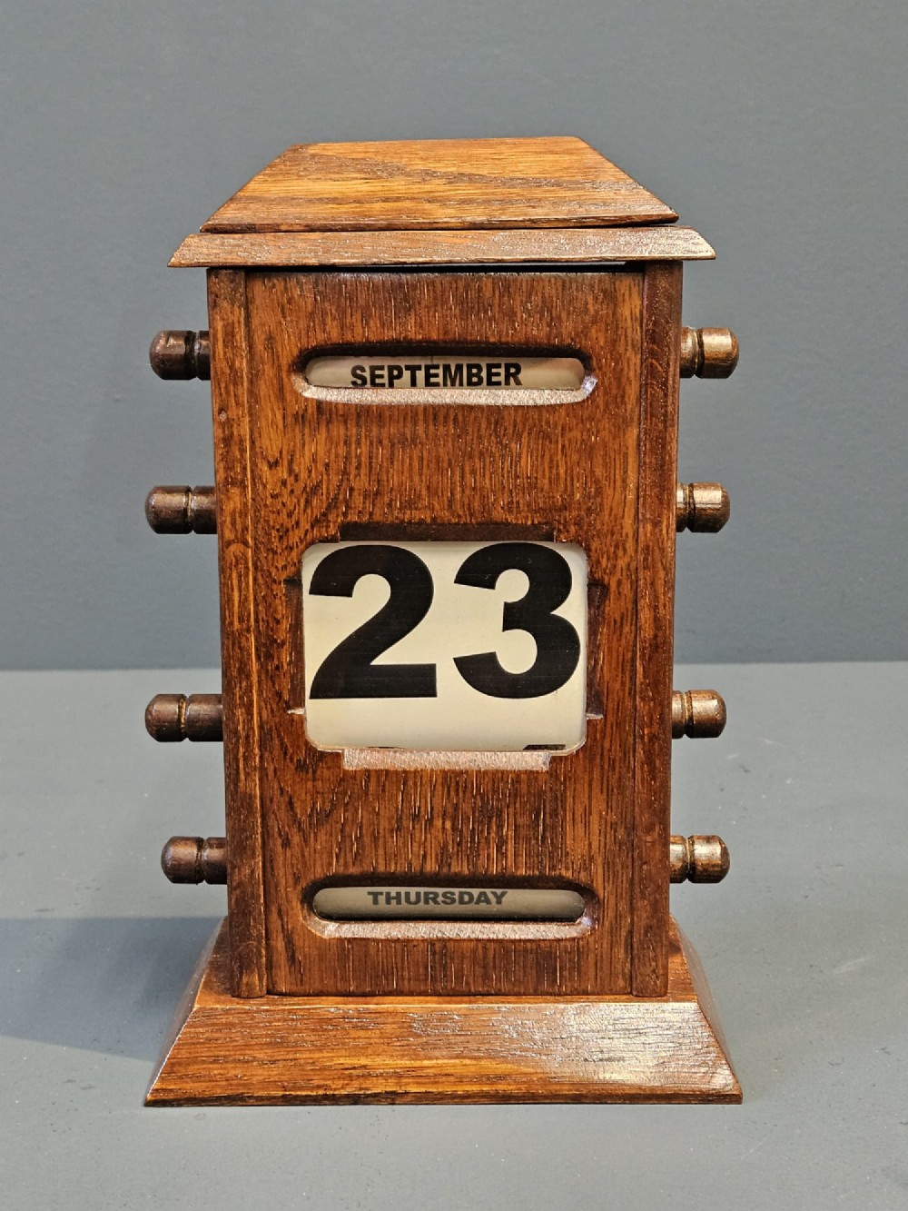 Edwardian Oak Perpetual Desk Calendar