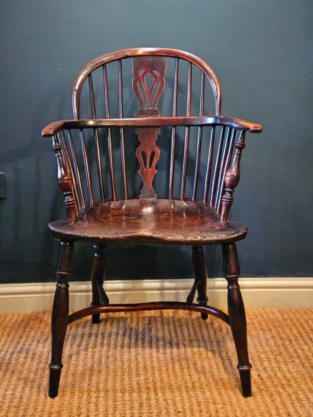 Victorian Low Back Yew and Elm Wood Windsor Chair