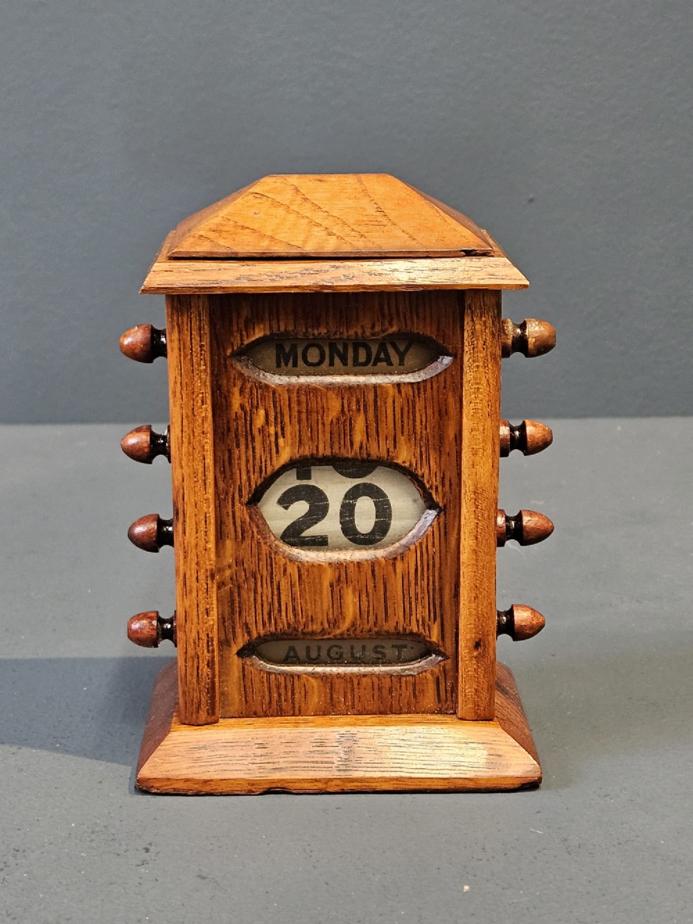 Small Late Victorian Oak Perpetual Desk Calendar