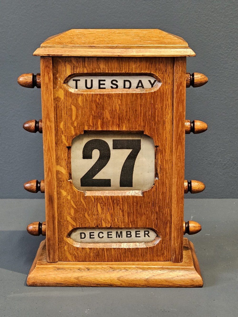Late Victorian Oak Perpetual Desk Calendar