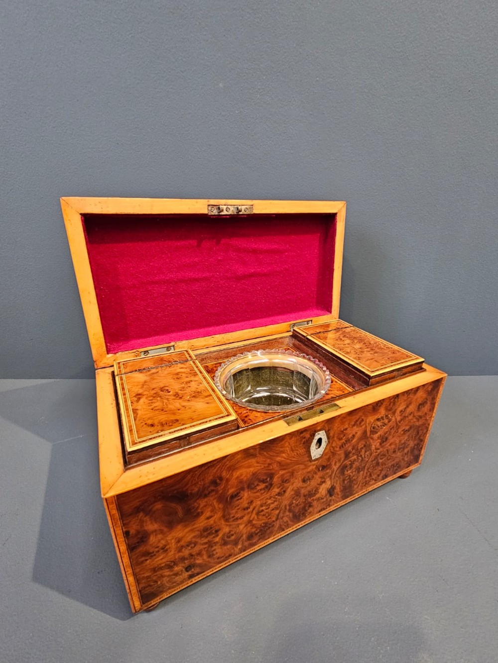 Superb Georgian Burr Yew Tea Caddy