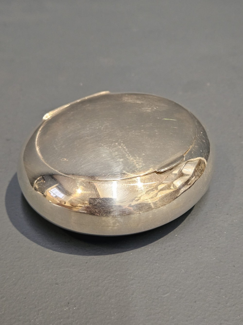 Silver Tobacco Pebble