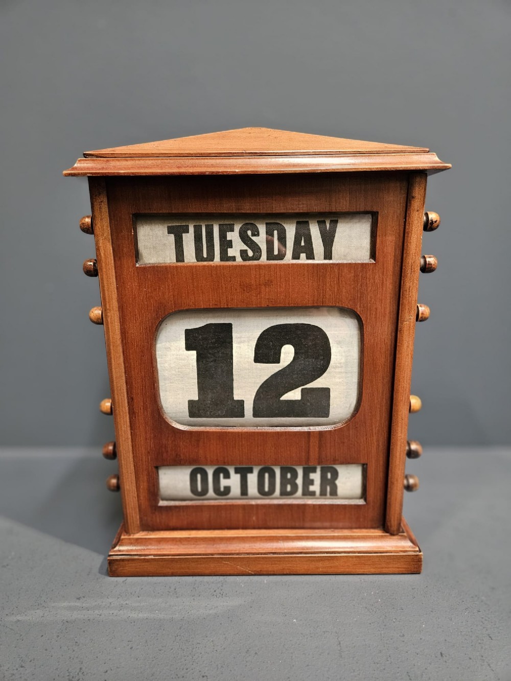 Edwardian Walnut Perpetual Desk Calendar