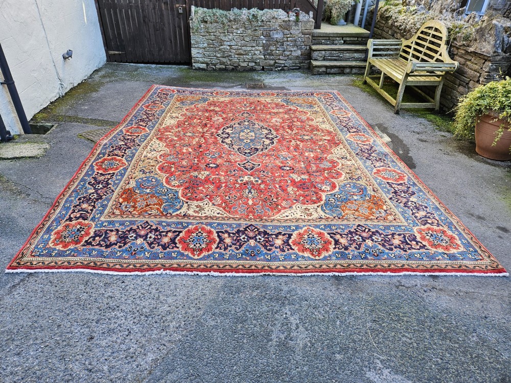 Fine Quality Large Wool Rug