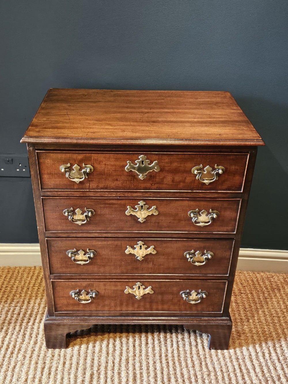 Small George III Mahogany Chest of Drawers by Gillows View II