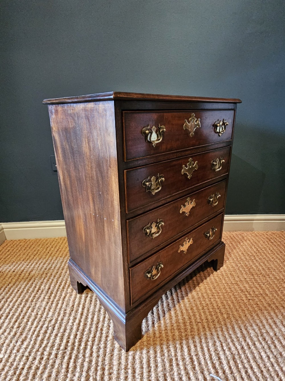 Small George III Mahogany Chest of Drawers by Gillows View VI