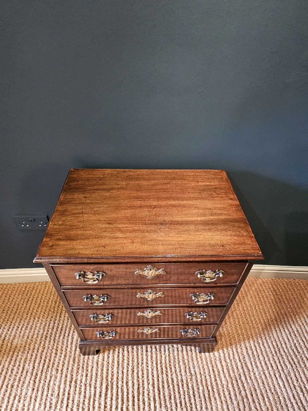 Small George III Mahogany Chest of Drawers by Gillows View VII
