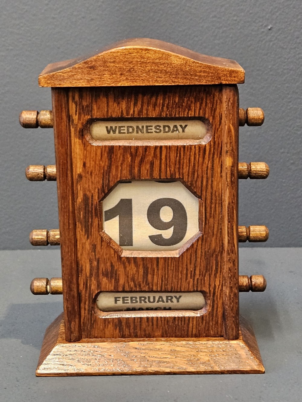 Edwardian Oak Perpetual Desk Calendar View II