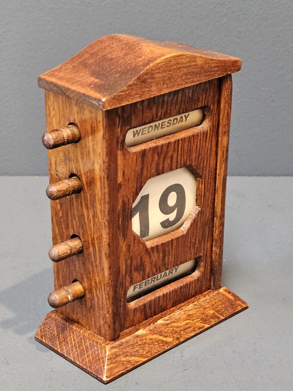 Edwardian Oak Perpetual Desk Calendar View III