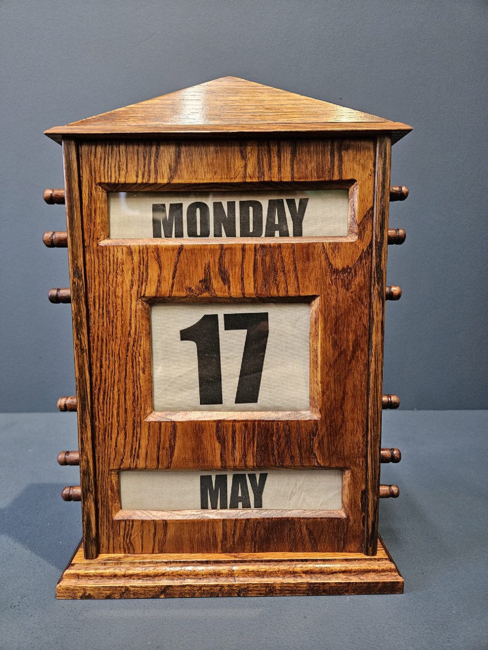 Large Edwardian Oak Perpetual Desk Calendar View VI