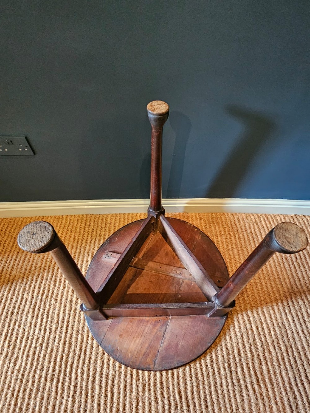 A round Georgian elm cricket table with three tapered legs terminating in pad feet and a triangular deep apron. View VI