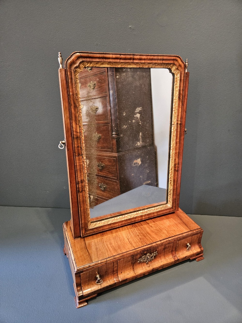 An 18th-century George II figured walnut toilet mirror featuring an adjustable frame with a gilded inner slip moulding above a single-drawer wooden base. View III