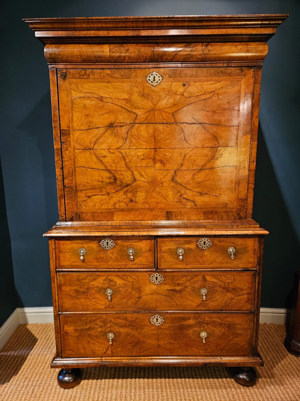 Superb William & Mary Walnut Escritoire