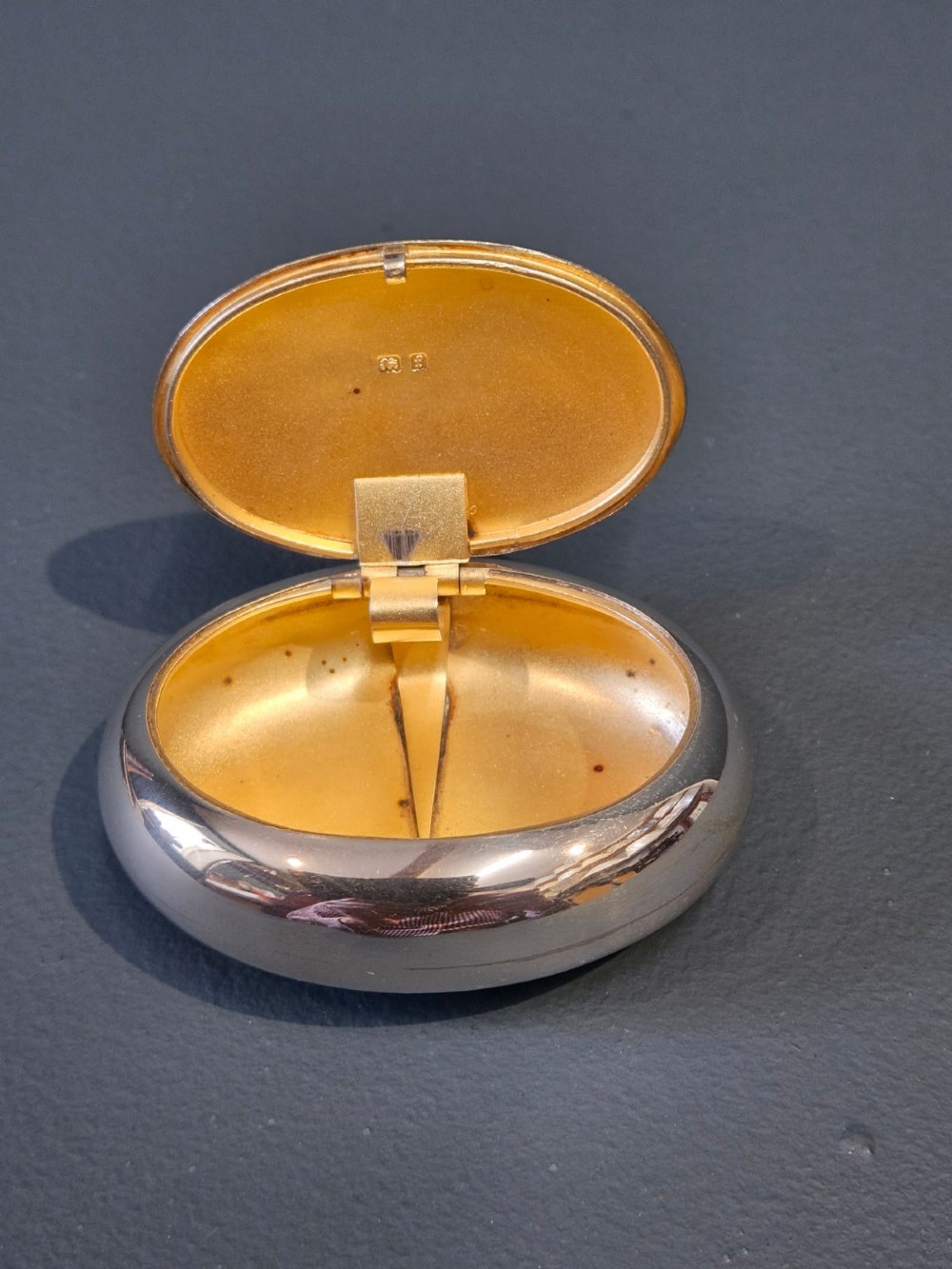 Edwardian Small Silver Squeeze Tobacco Pebble View IV