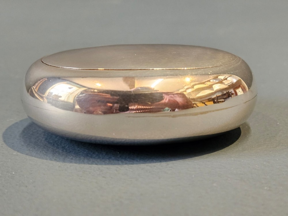 Edwardian Small Silver Squeeze Tobacco Pebble View VI