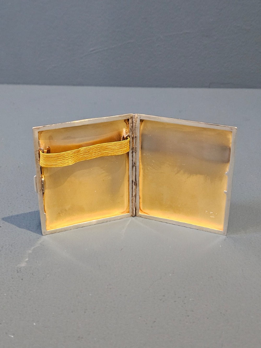 A rectangular George V sterling silver cheroot case with a subtle engine-turned geometric pattern and a blank rectangular corner cartouche. View II