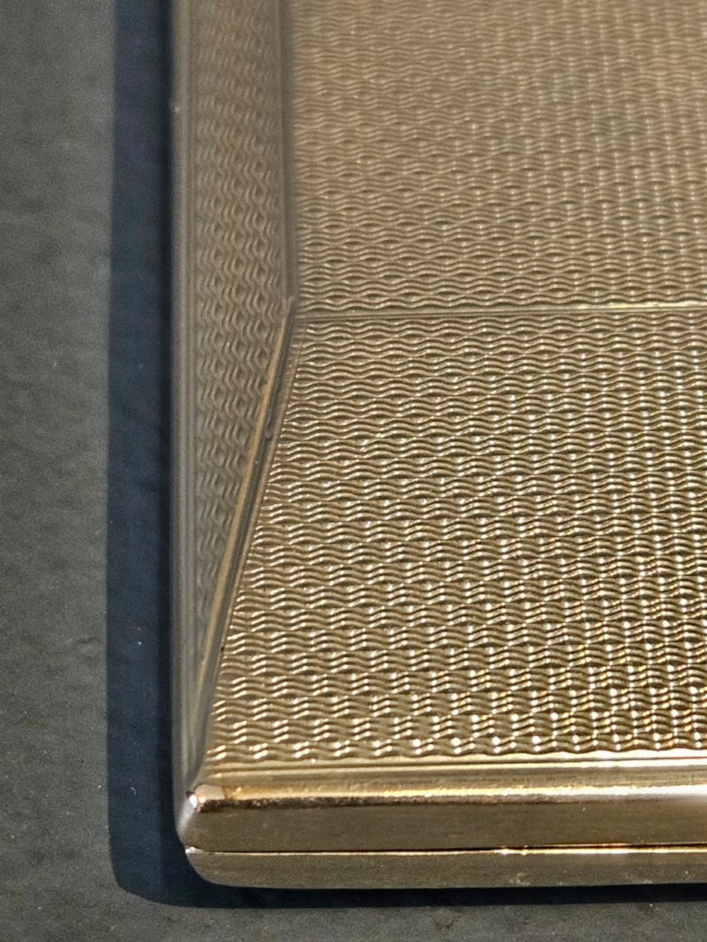 A rectangular George V sterling silver cheroot case with a subtle engine-turned geometric pattern and a blank rectangular corner cartouche. View IV