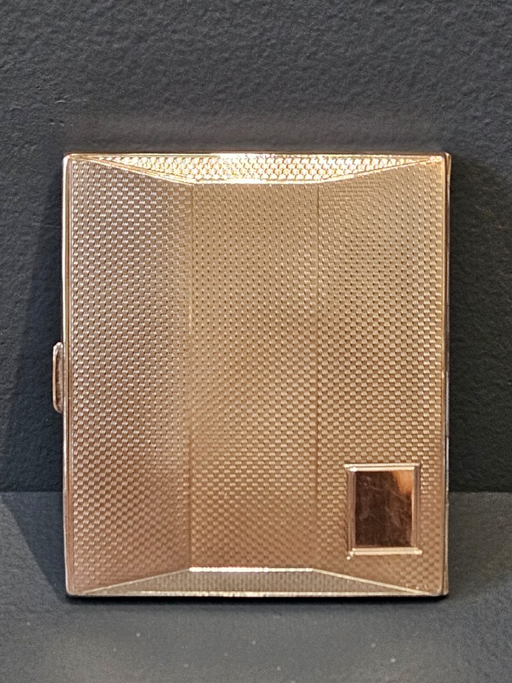 A rectangular George V sterling silver cheroot case with a subtle engine-turned geometric pattern and a blank rectangular corner cartouche. View VI
