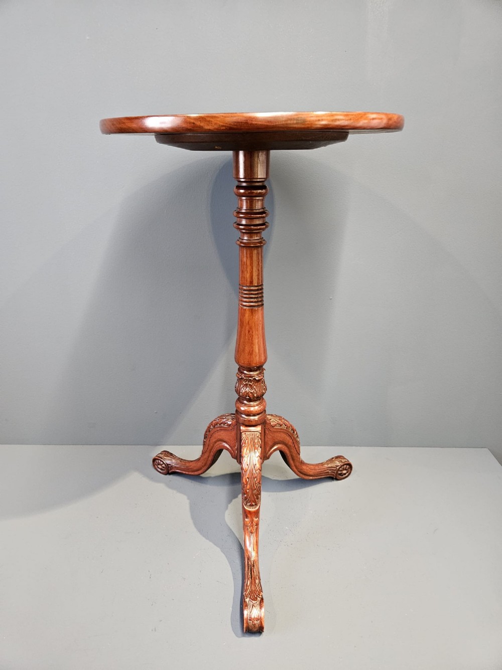 Fine Quality Victorian Mahogany Tripod Table with Carved Foot View II