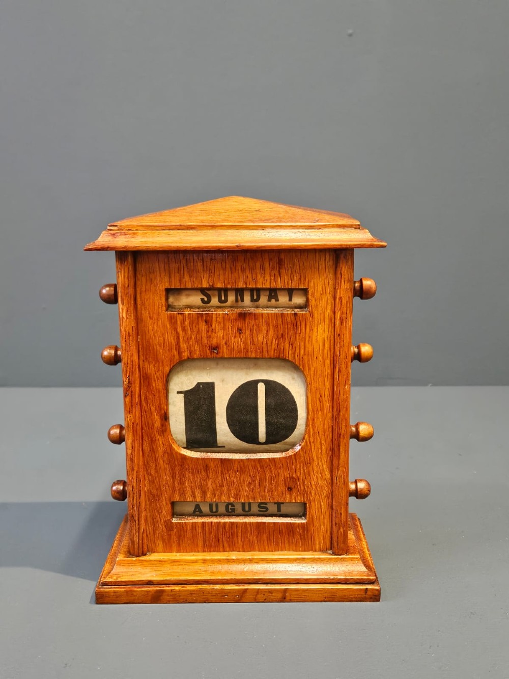 Victorian Oak Perpetual Desk Calendar