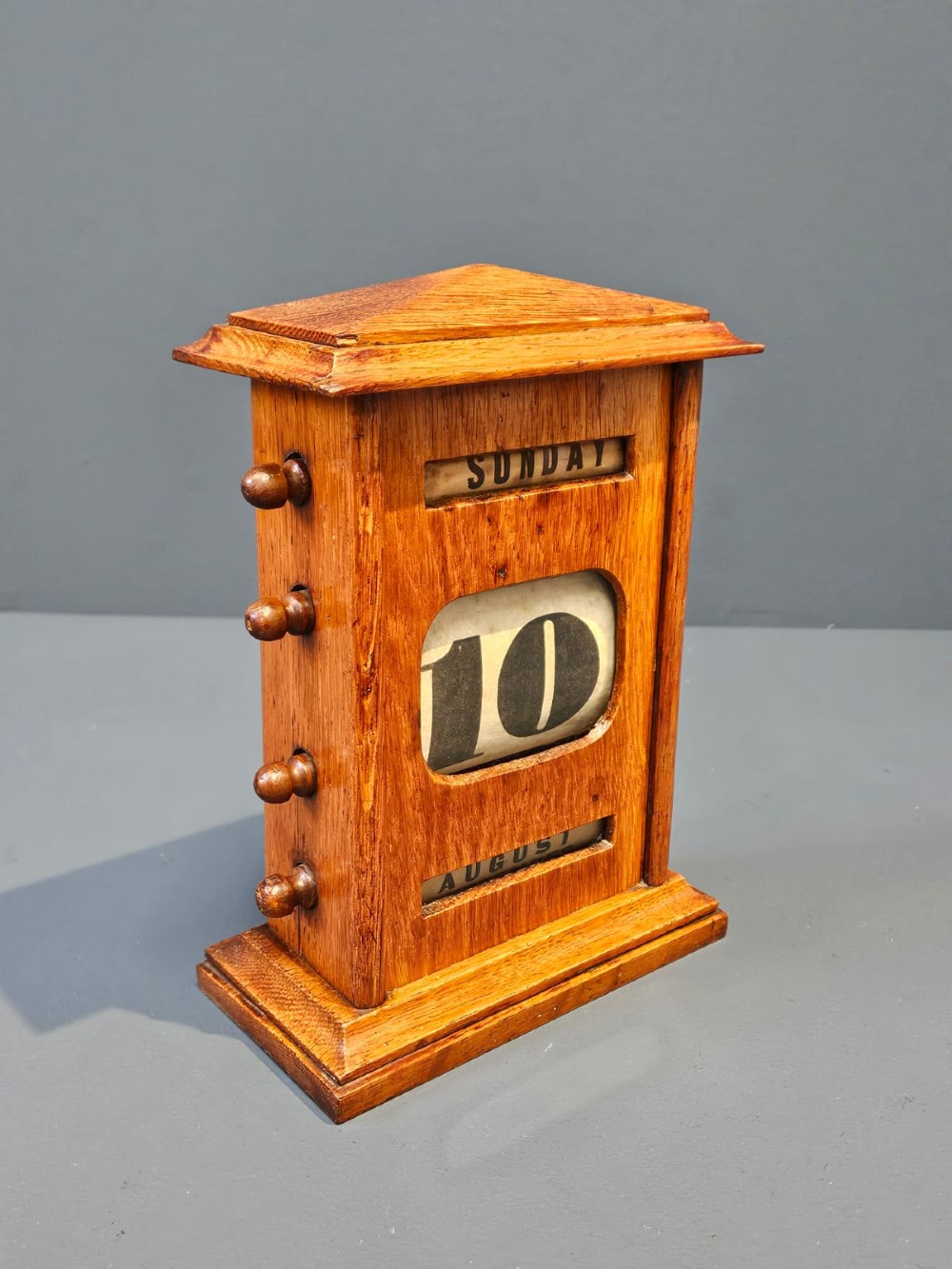 Victorian Oak Perpetual Desk Calendar View II
