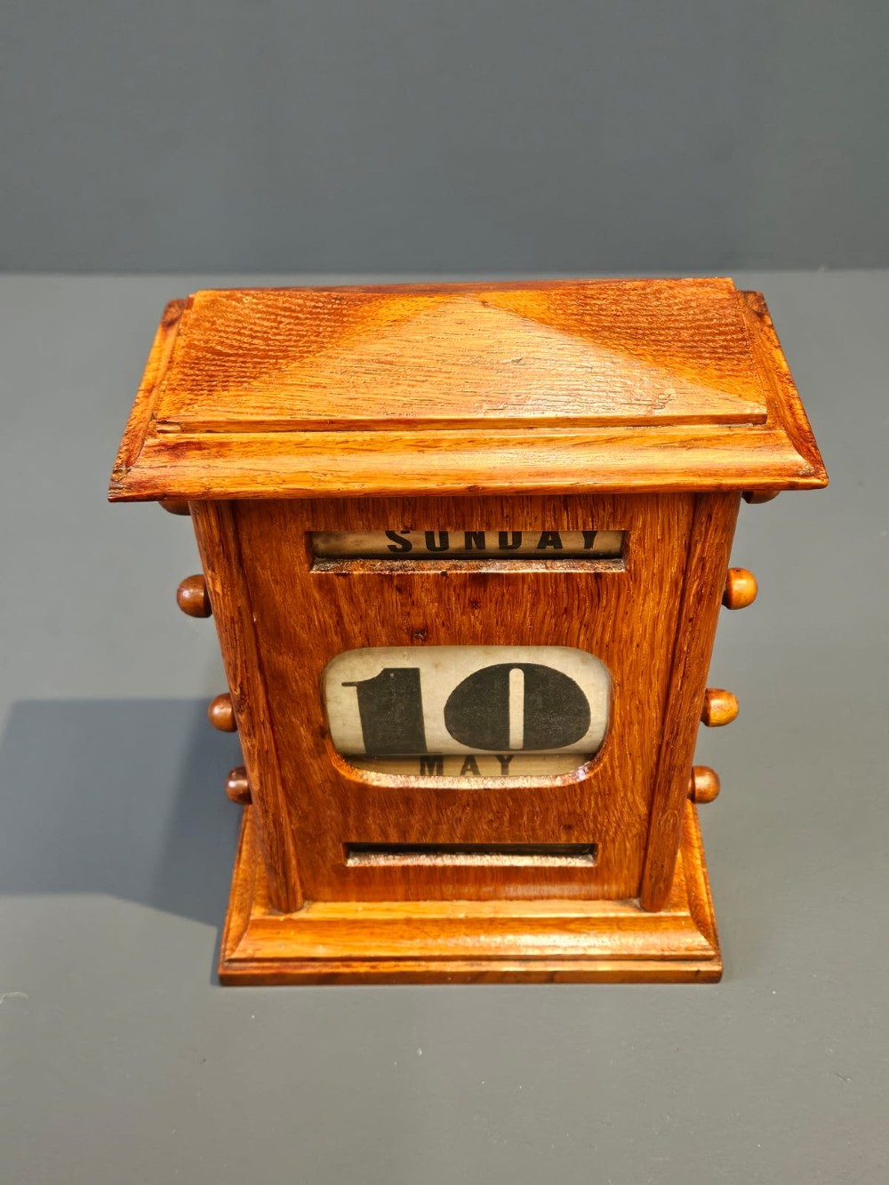 Victorian Oak Perpetual Desk Calendar View V