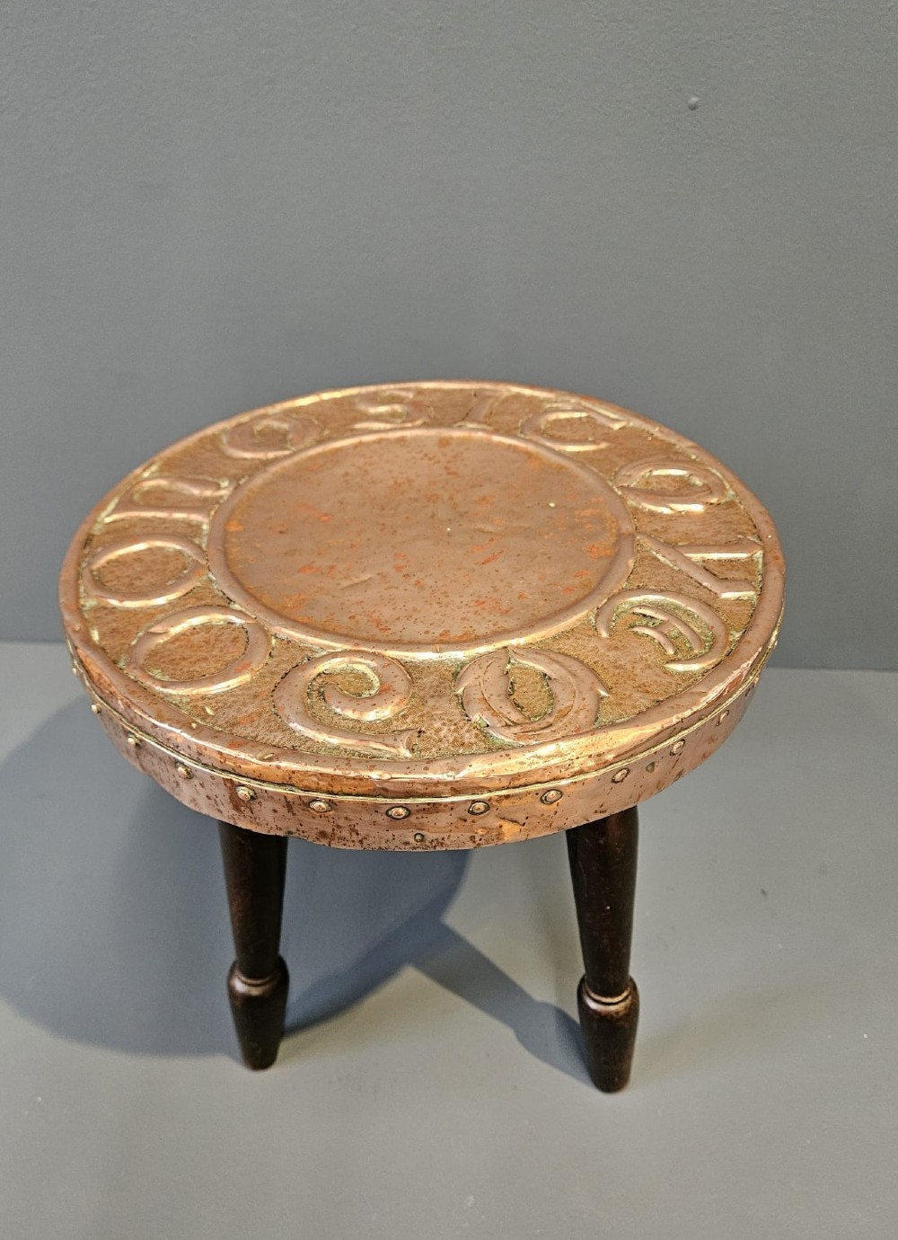 Edwardian Arts and Crafts 'Sit ye on' Glasgow School Stool