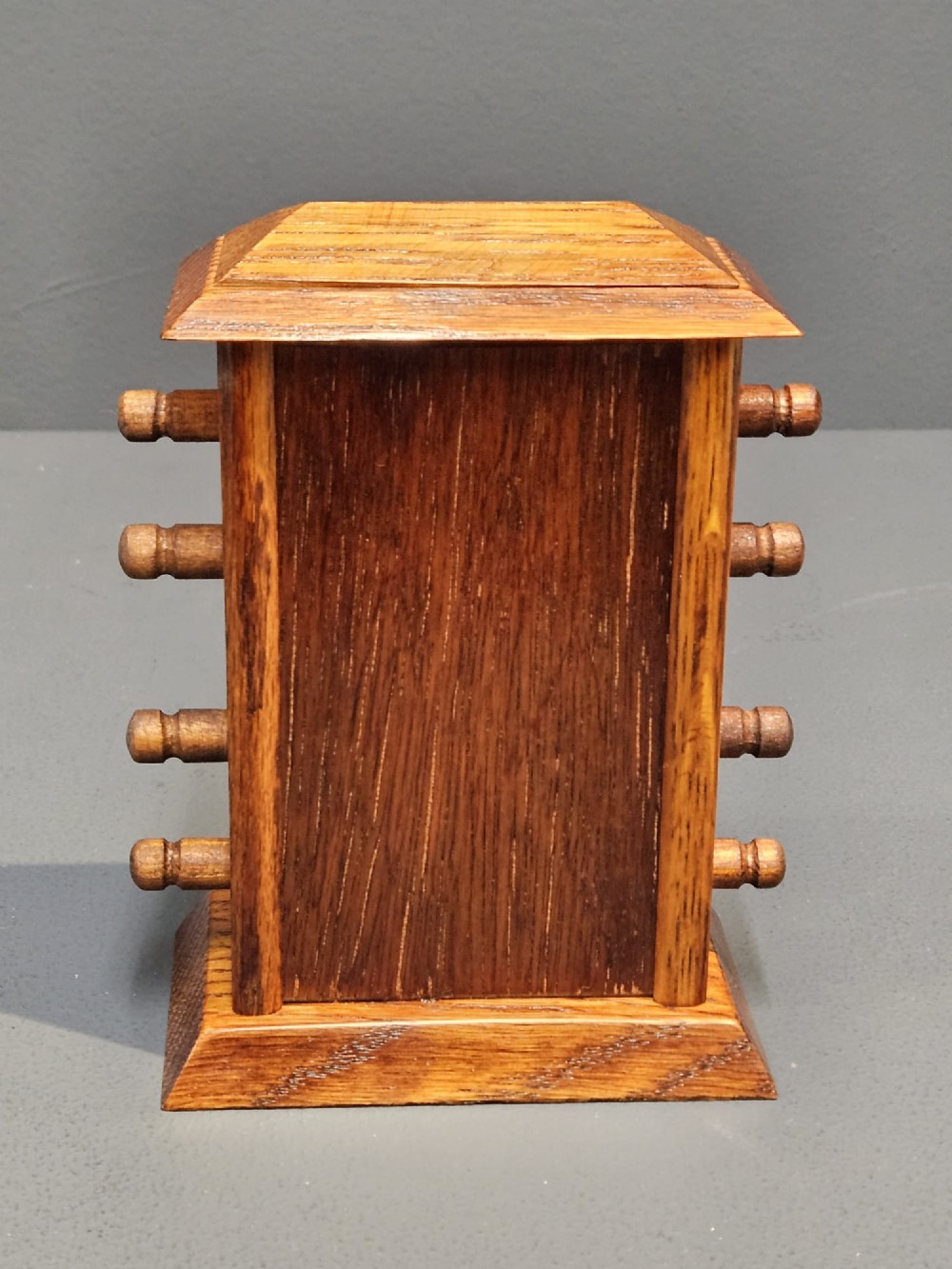 An Edwardian oak perpetual desk calendar featuring four side adjustment knobs, a moulded top, and cut-out apertures displaying the day, date, and month. View II