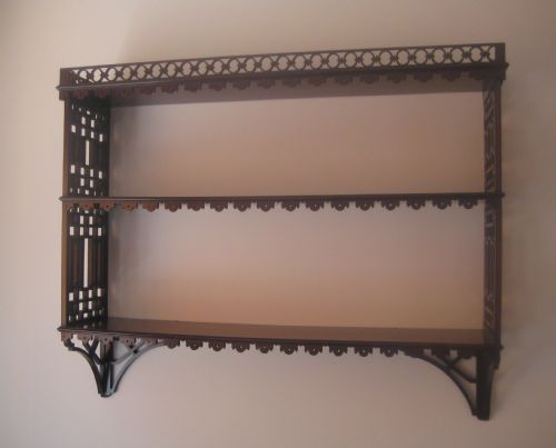 CHIPPENDALE STYLE MAHOGANY WALL SHELVES CIRCA 1810 - ADDITIONAL PHOTO 1