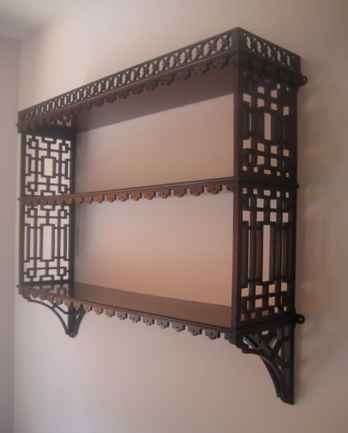 CHIPPENDALE STYLE MAHOGANY WALL SHELVES CIRCA 1810 - ADDITIONAL PHOTO 2