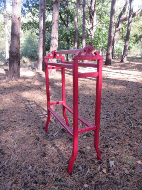 ATTRACTIVE LATE VICTORIAN TOWEL RAIL CIRCA 1890 - ADDITIONAL PHOTO 1