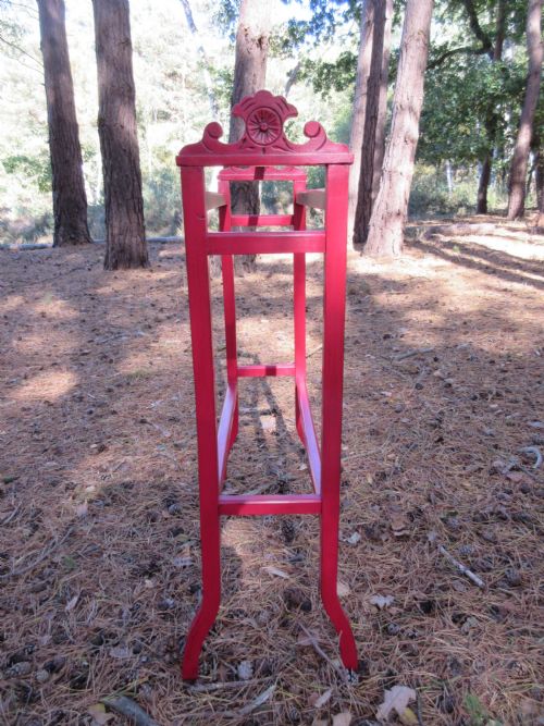ATTRACTIVE LATE VICTORIAN TOWEL RAIL CIRCA 1890 - ADDITIONAL PHOTO 2